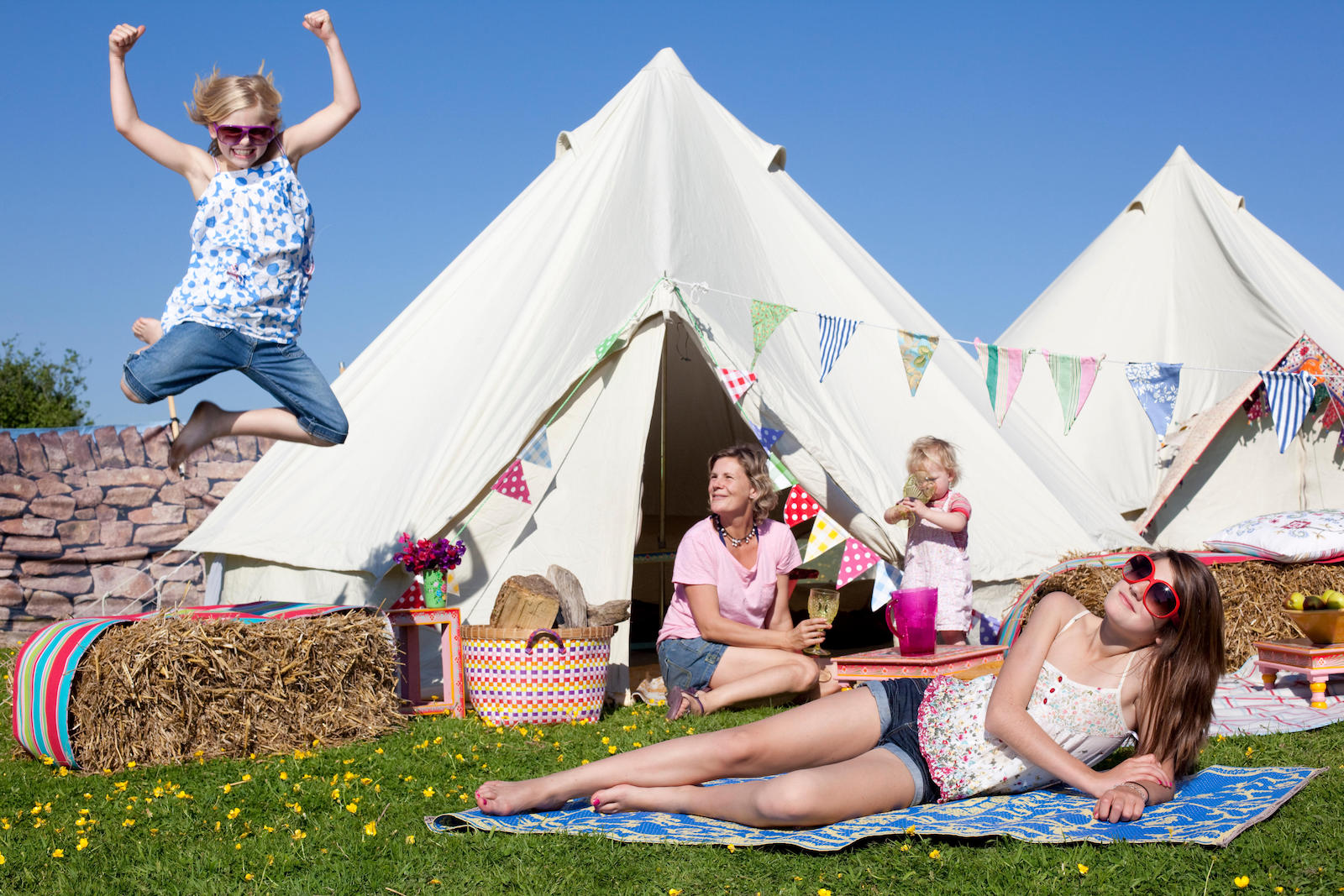 Glamping s rodinou a přáteli znamená pohodu a veselo