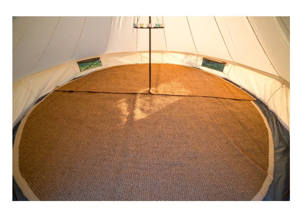 Kruhový koberec z kokosového vlákna pro glamping ve stanu_5